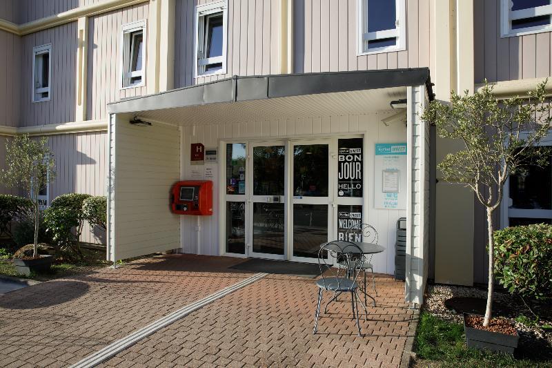 奥尔良西部拉沙佩勒圣梅曼基里亚德直营酒店 外观 照片